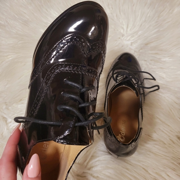 Black Heeled Saddle Shoes - Picture 5 of 9